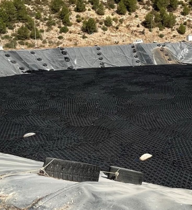 Nueva cubierta flotante Hexa-Cover® en el Área Ambiental Ca na Putxa en Ibiza.